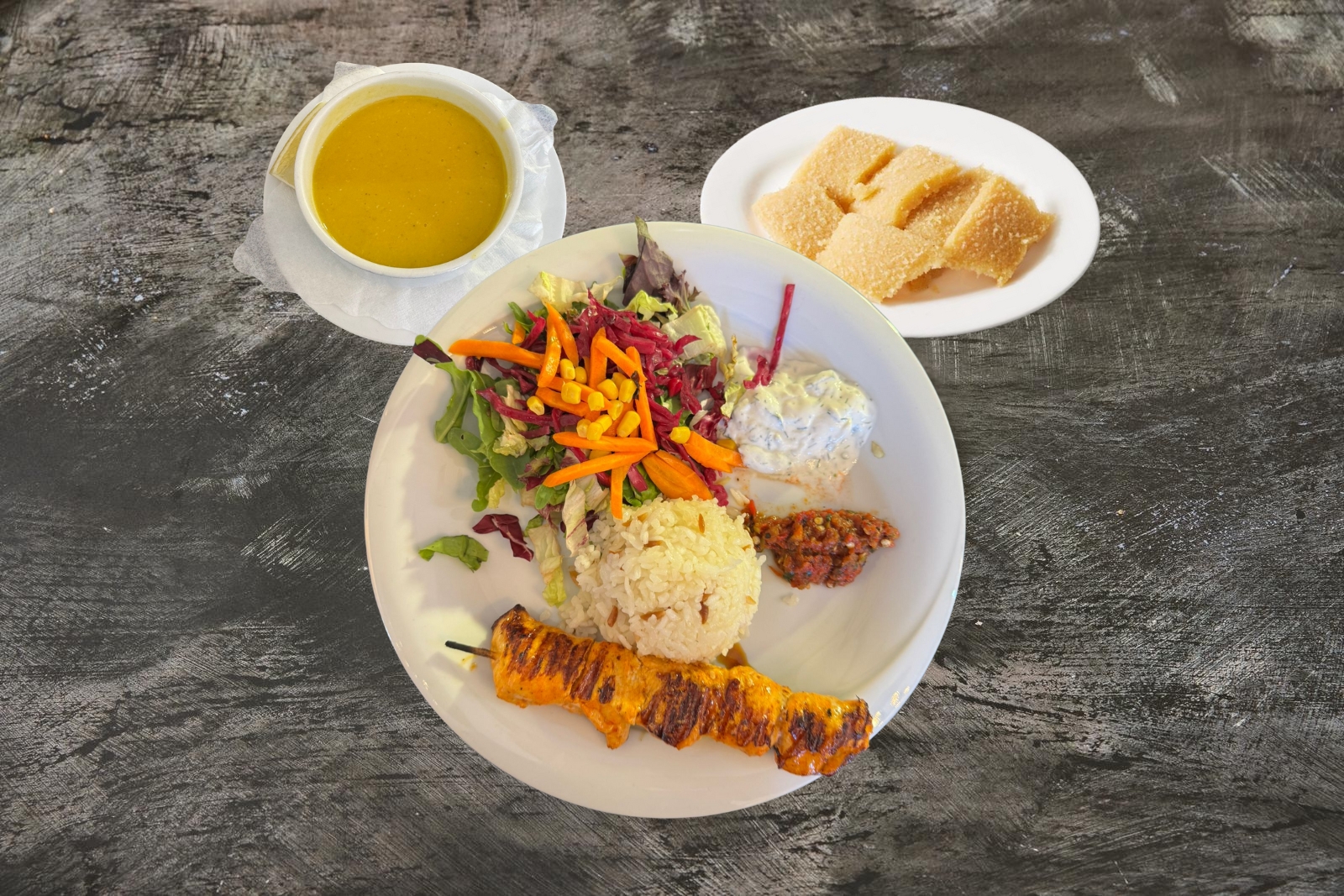 Suppe + Hähnchenspieß + Grieß Helva